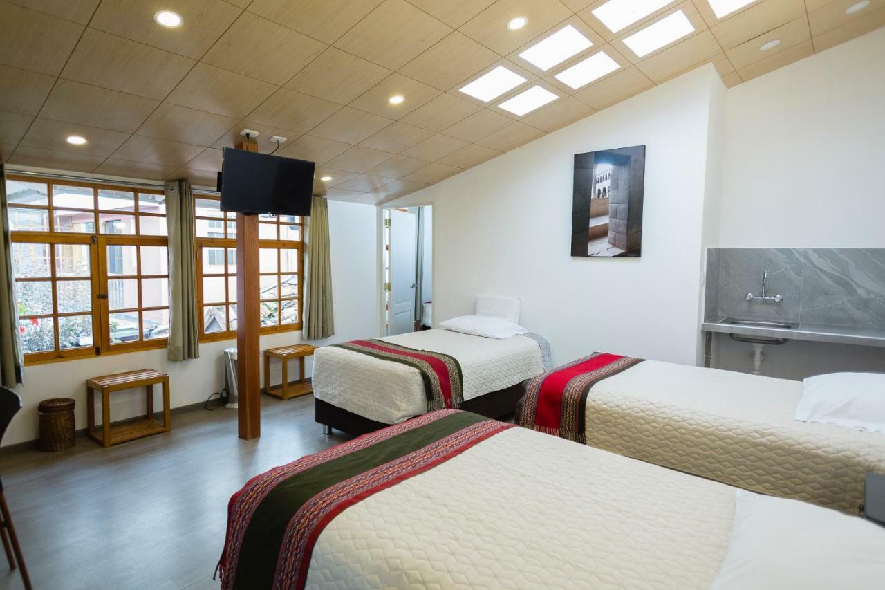 Quarto Triplo com Banheiro Privativo