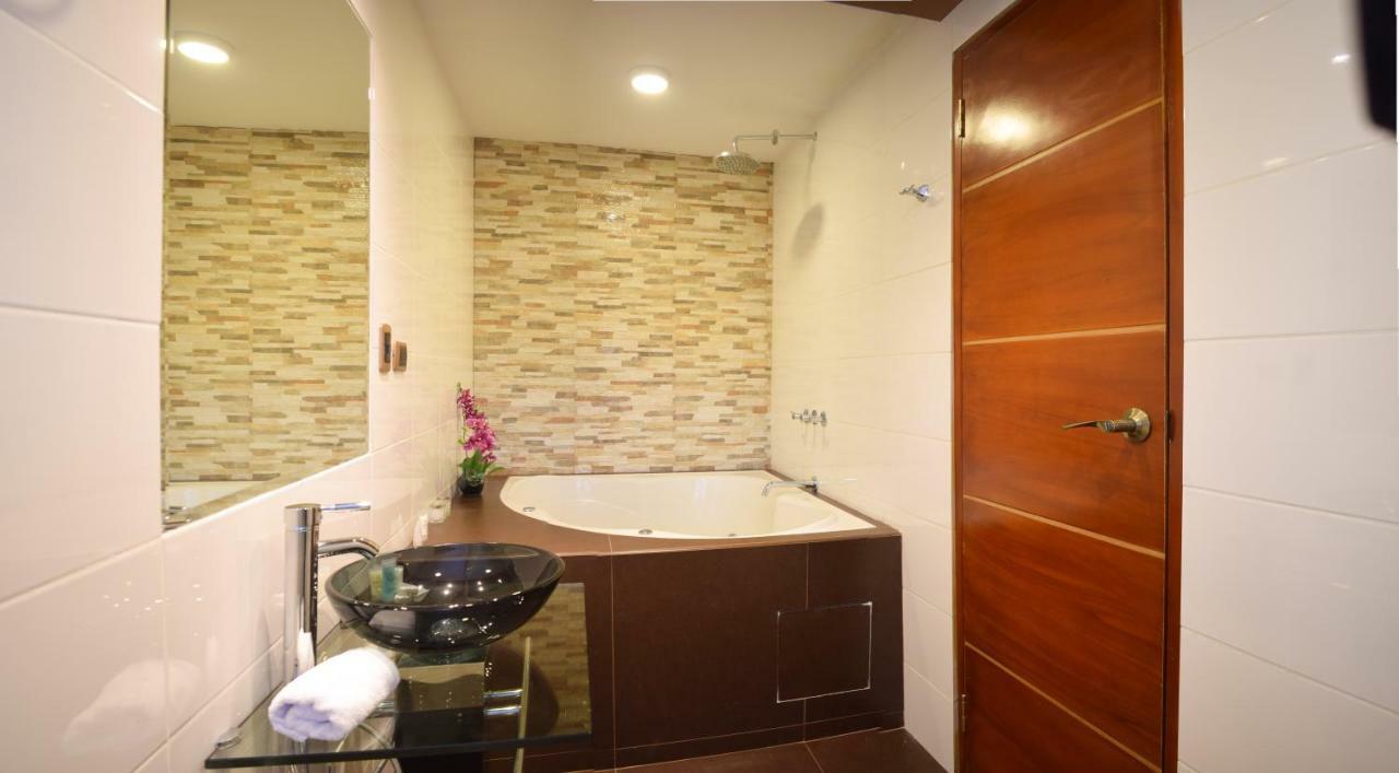 Suíte com Cama King-size, Banheira de Hidromassagem e Vista da Cidade