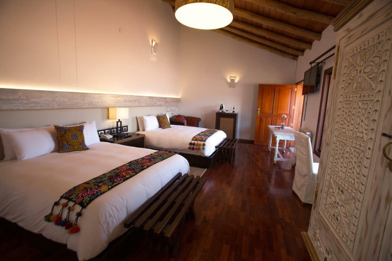 Habitación con cama grande