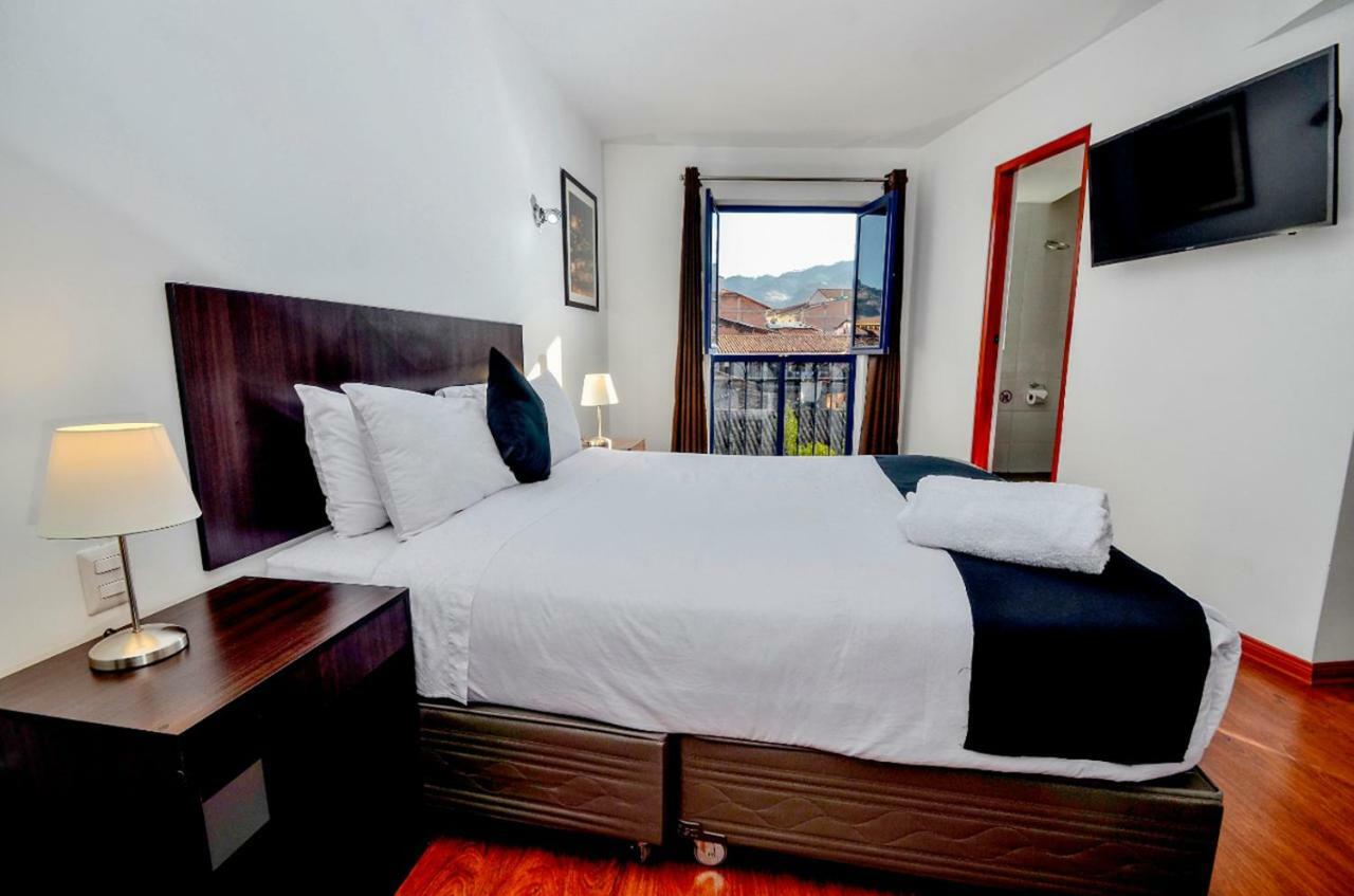 Quarto Duplo com Cama Extra Grande e Vista da Cidade